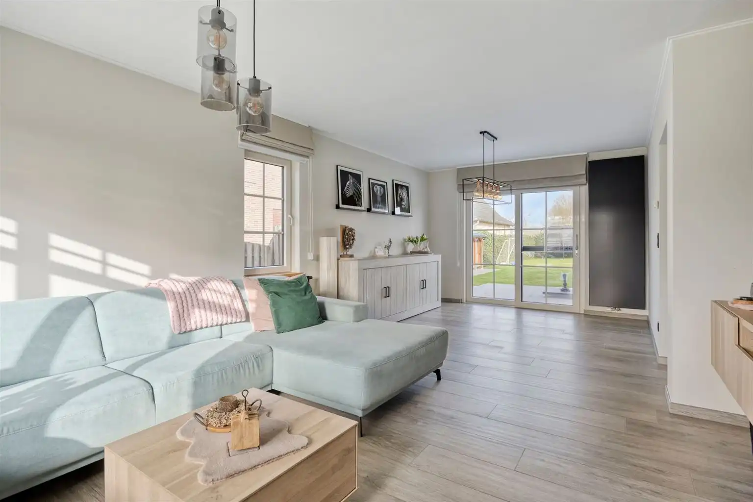 Vrijstaande woning met 3 slaapkamers, inpandige garage, omheinde tuin en zonnepanelen, zeer rustig gelegen in het landelijke Molenbeersel. foto 4