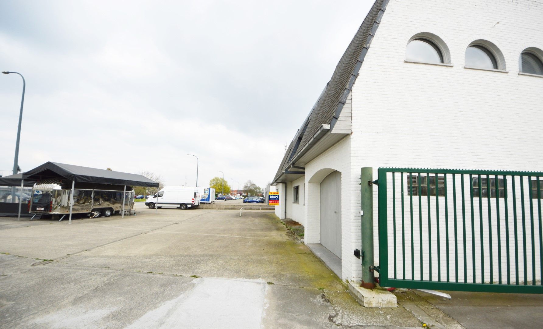 Magazijn van 470 m² in Erembodegem – onmiddellijk beschikbaar! foto 3