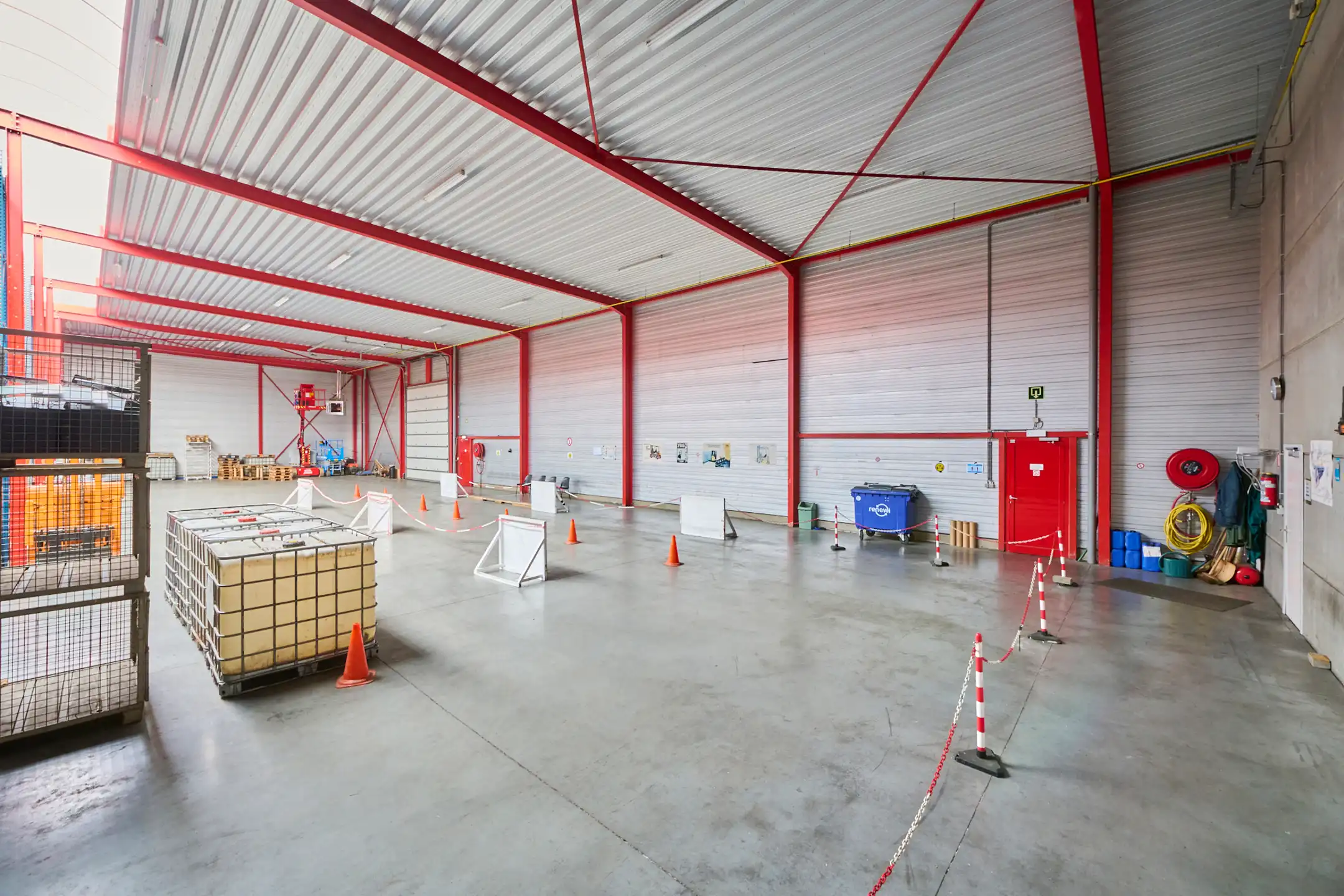  TE HUUR- HAL & KANTOOR in topconditie foto 19