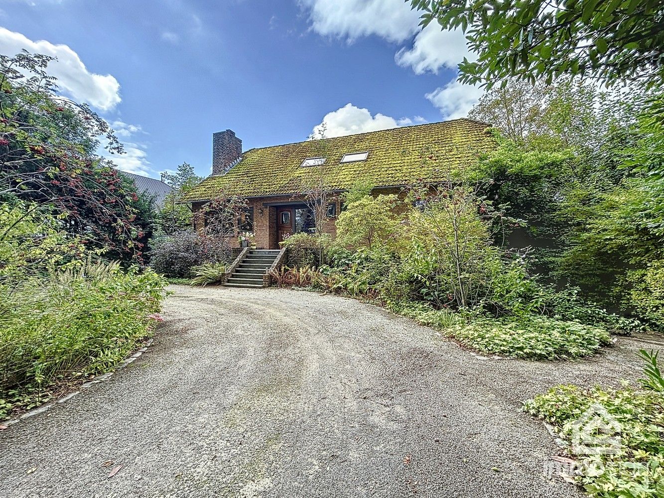 In het groen verscholen, vrijstaand landhuis met prachtige natuurtuin op 2100m² foto 2