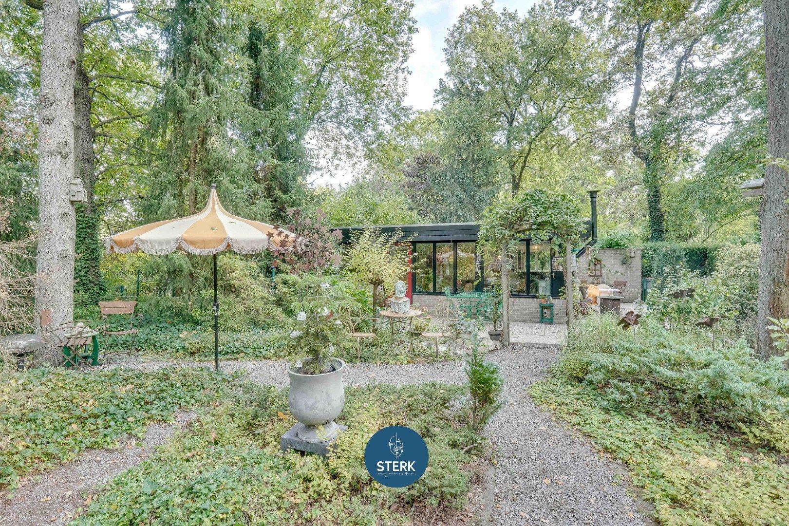 RECENT OPGEKNAPTE VAKANTIEWONING MET PRACHTIG GROEN UITZICHT !  foto 3