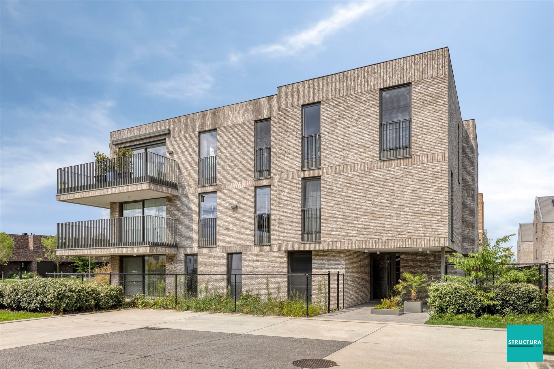 Stijlvol en energiezuinig penthouse met 3 kamers en staanplaats foto {{pictureIndex}}