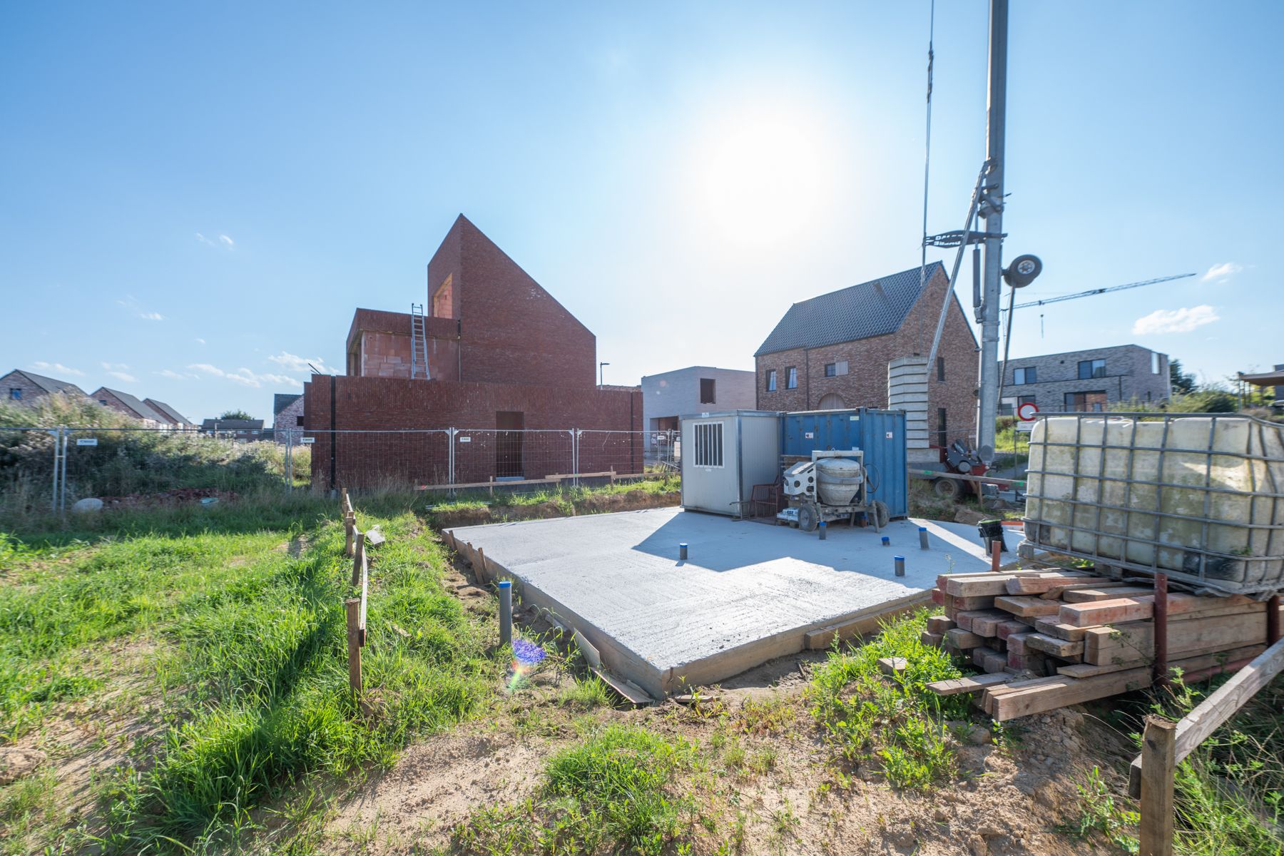 Stijlvolle, moderne nieuwbouwwoning met 3 ruime slpks! foto 3