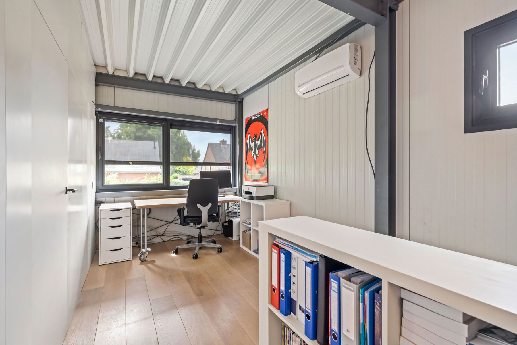 Vrijstaande villa met 4 slpk, zwembad & prachtige badkamer foto 13