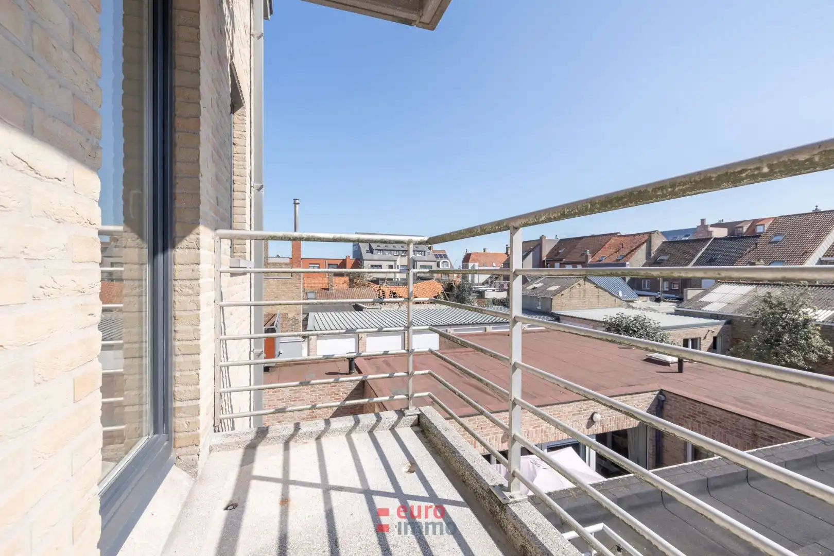 Lichtrijk appartement met 2 slaapkamers in de historische stadskern! foto 2
