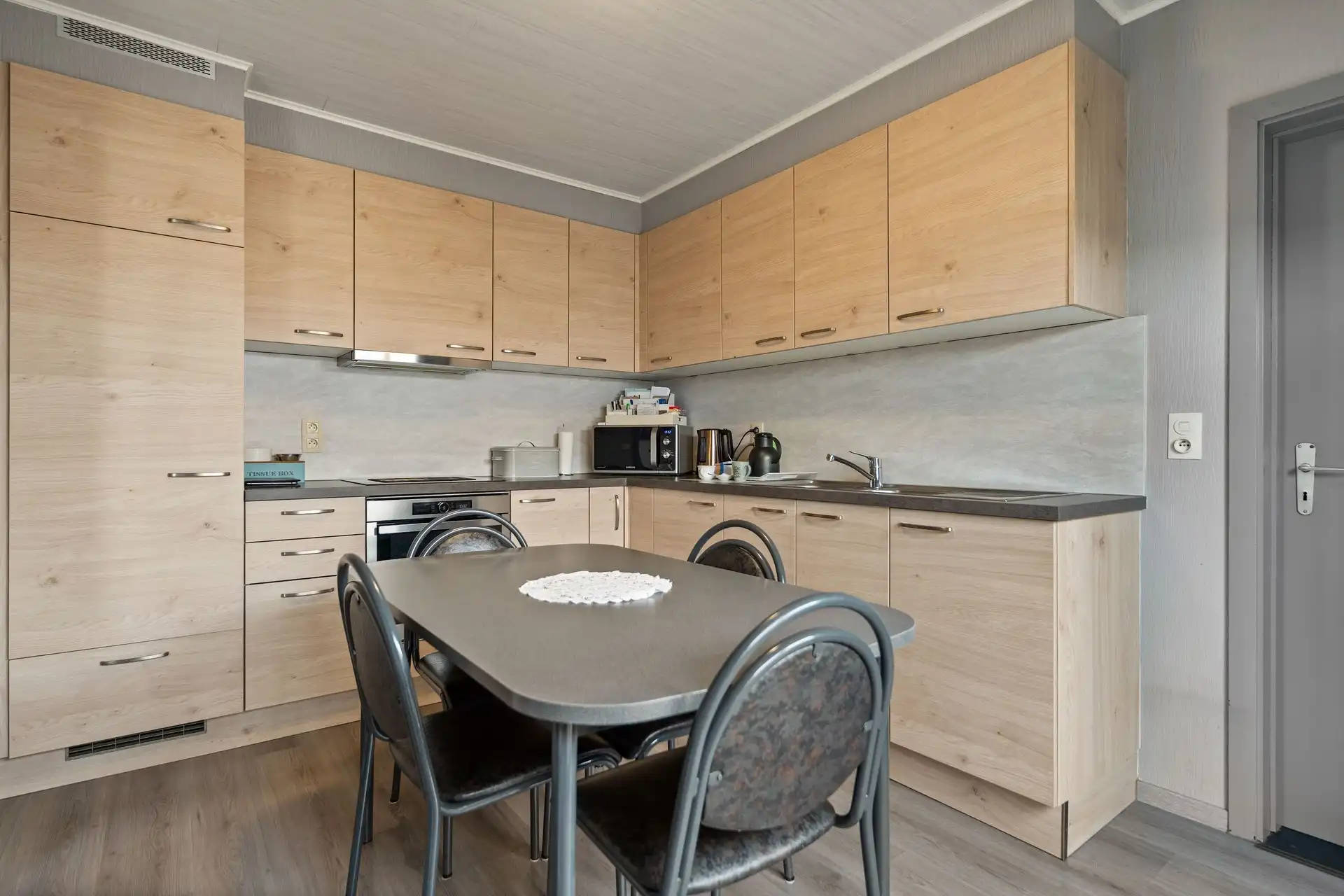 Rustig gelegen bungalow op een rustige ligging te Berlare op 885m² grond. foto 8