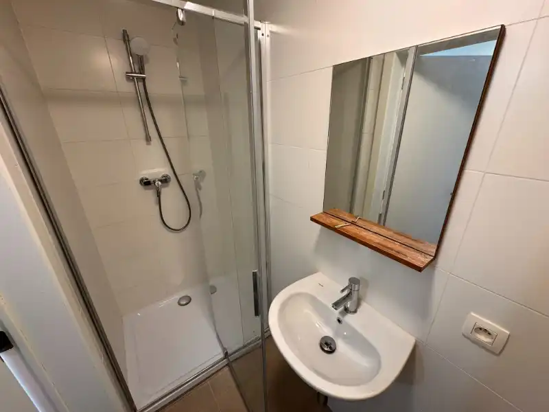 --- NIEUW ---&nbsp;Gerenoveerd 2-slaapkamerappartement nabij UZ! foto 5