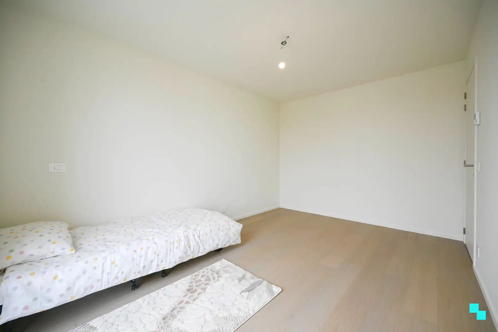 Hoogwaardig afgewerkte halfopen nieuwbouwwoning foto 14