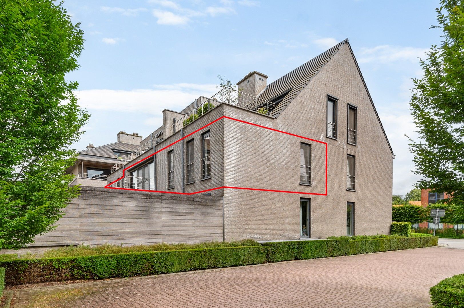 Lichtrijk en energiezuinig appartement met garage en terras. foto 17