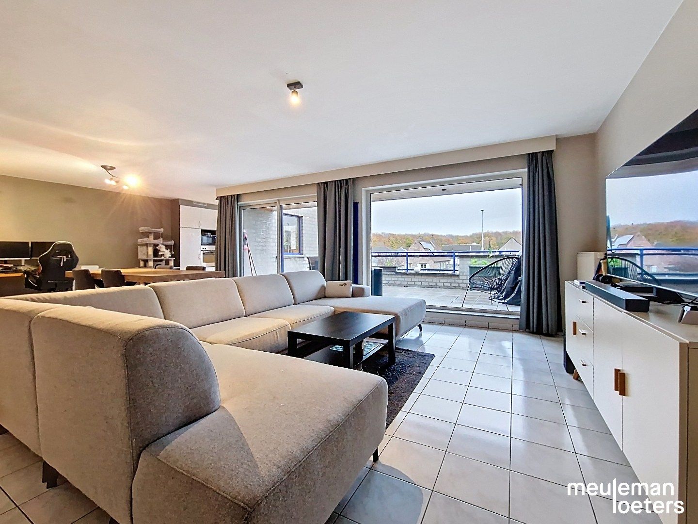 Appartement met ruime terrassen en garage foto 6