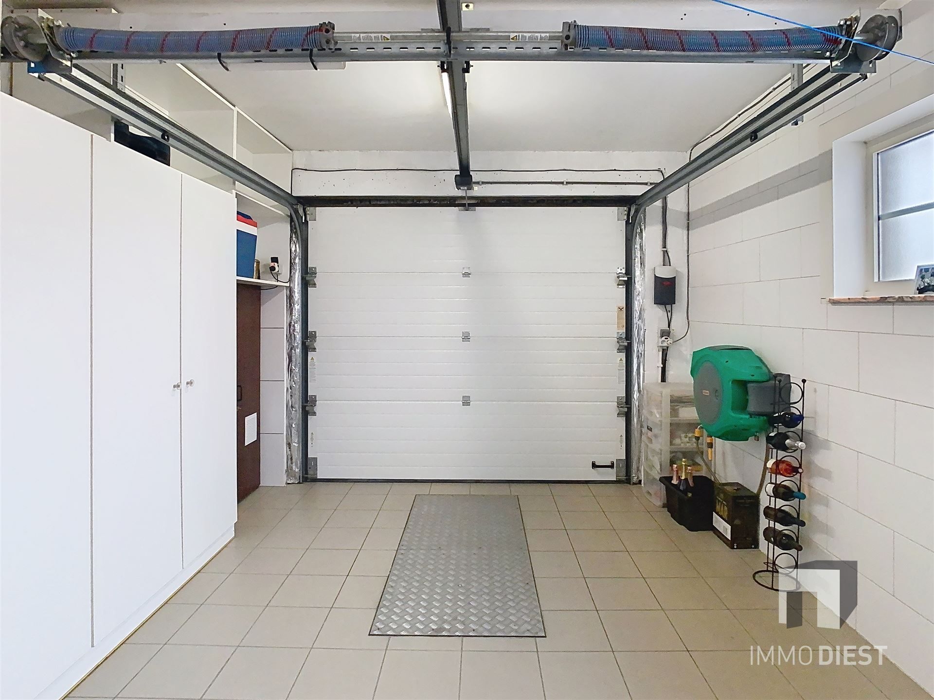 Aantrekkelijke en instapklare woning met 3 slaapkamers en prachtig aangelegde tuin op 12a 77ca. foto 23