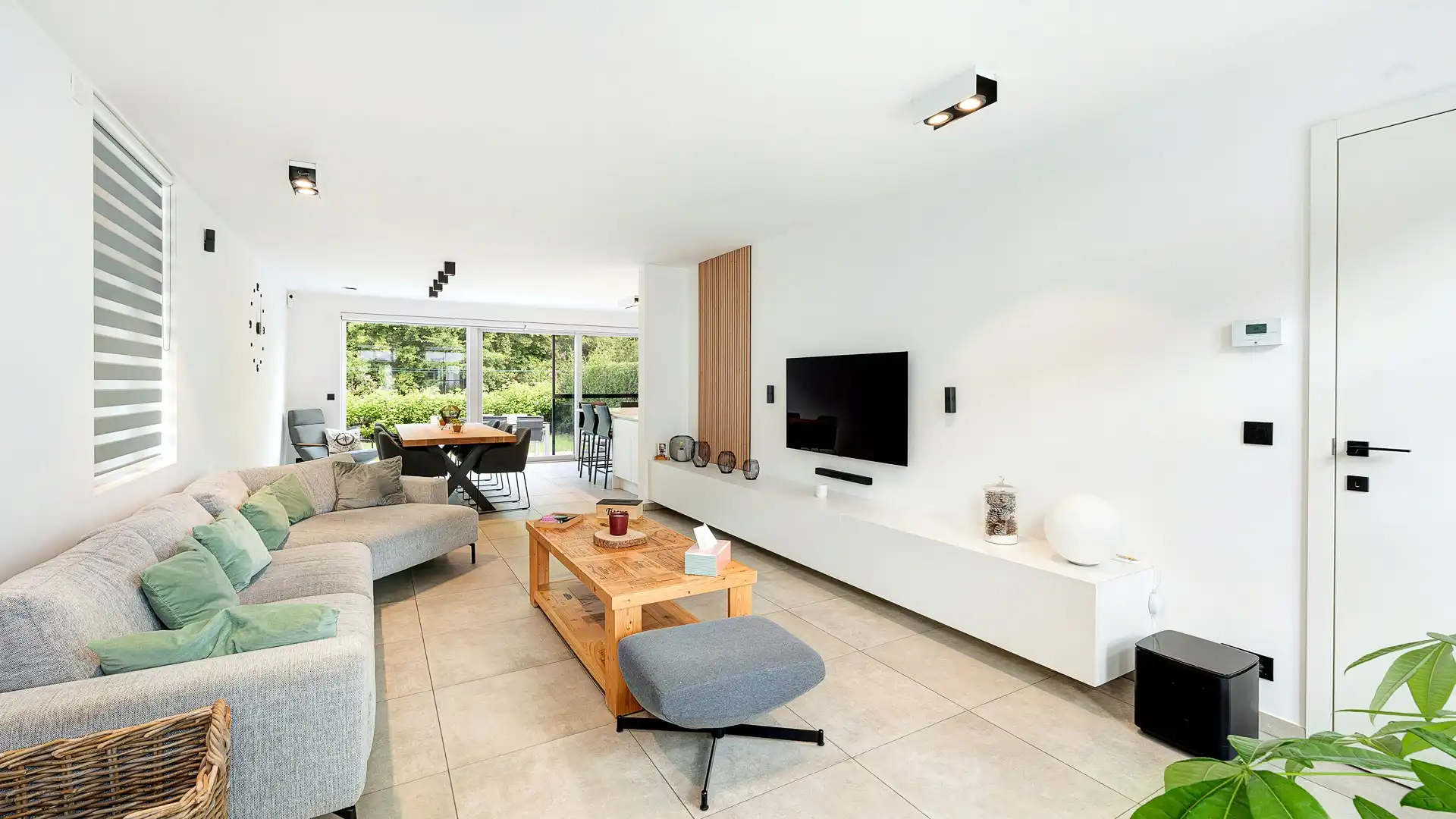 Recente woning met parking en tuin te Moerkerke-Damme foto 4