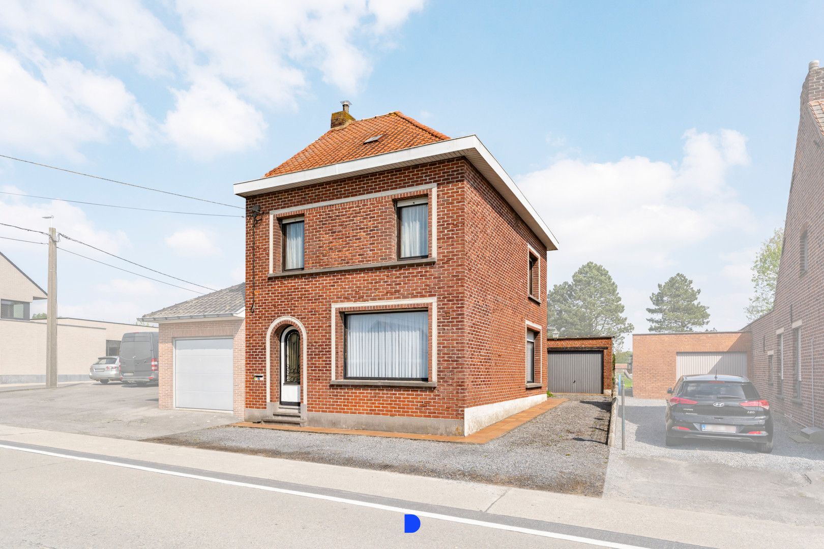 Hoofdfoto van de publicatie: Te renoveren woning met potentieel!