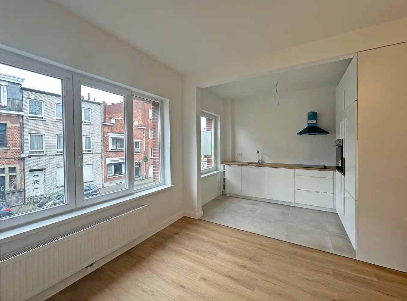 Volledig gerenoveerd appartement met twee slaapkamers op de grens van Borgerhout en Berchem! foto 9