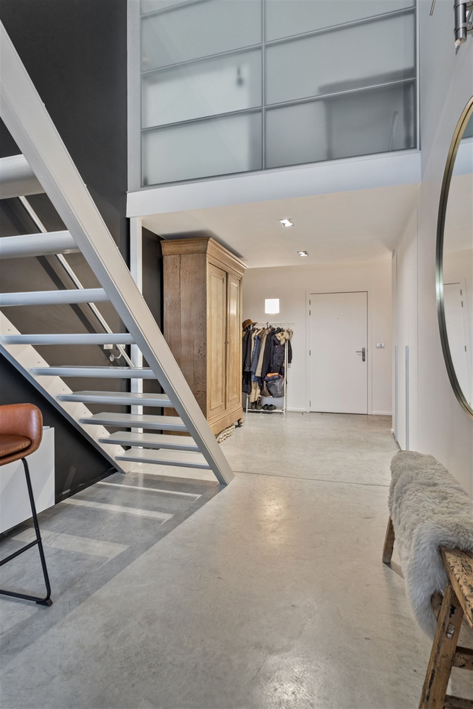 Ruime goed onderhouden loft van 235 m2 foto 3