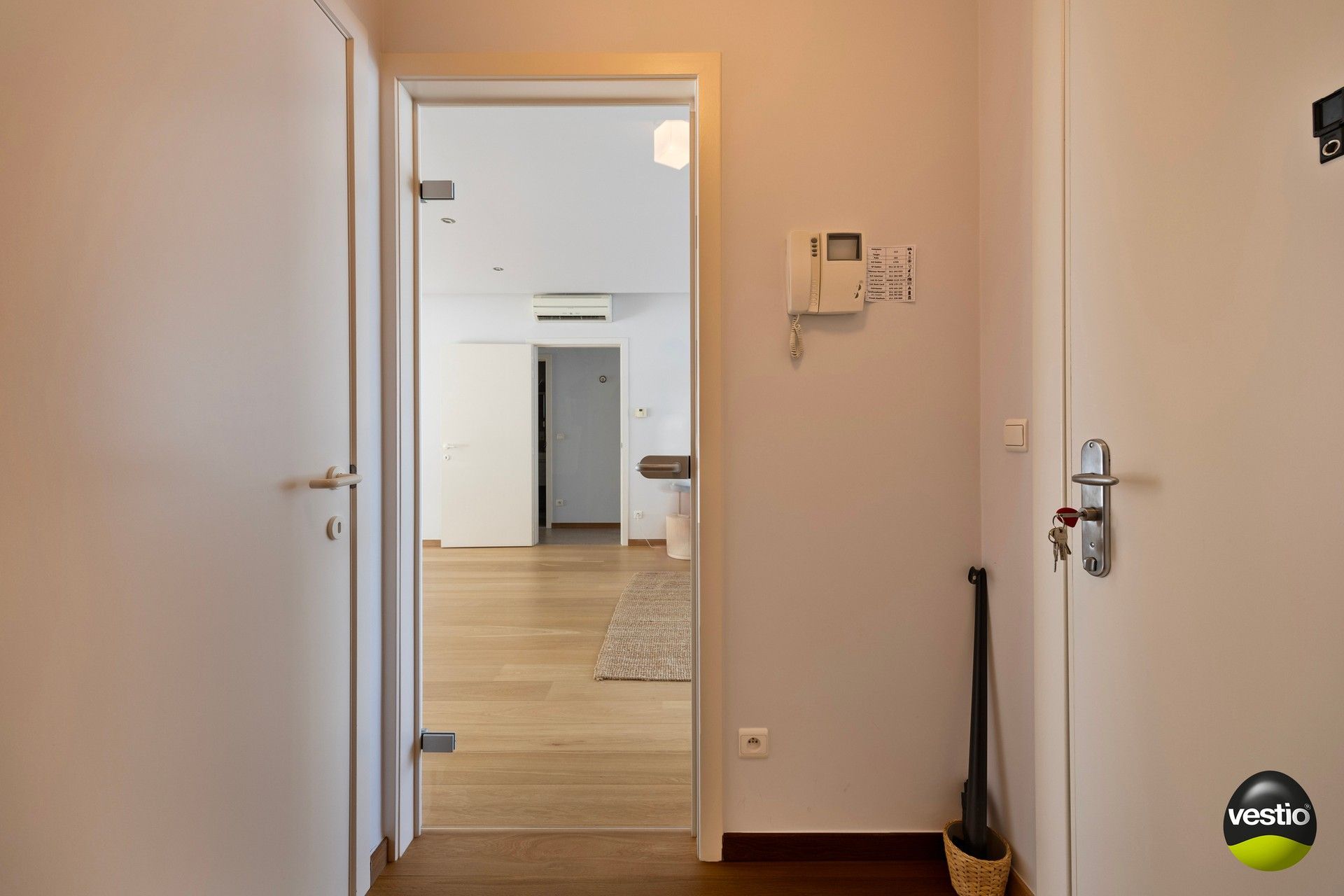 Smaakvol, kwalitatief afgewerkt 2 slaapkamer appartement met 2 terrassen. foto 3