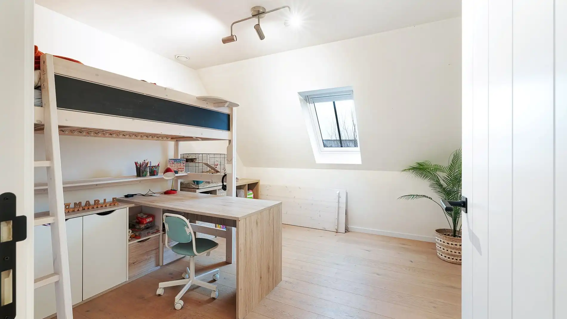 Fantastisch huis op een groene locatie te Moerkerke foto 17