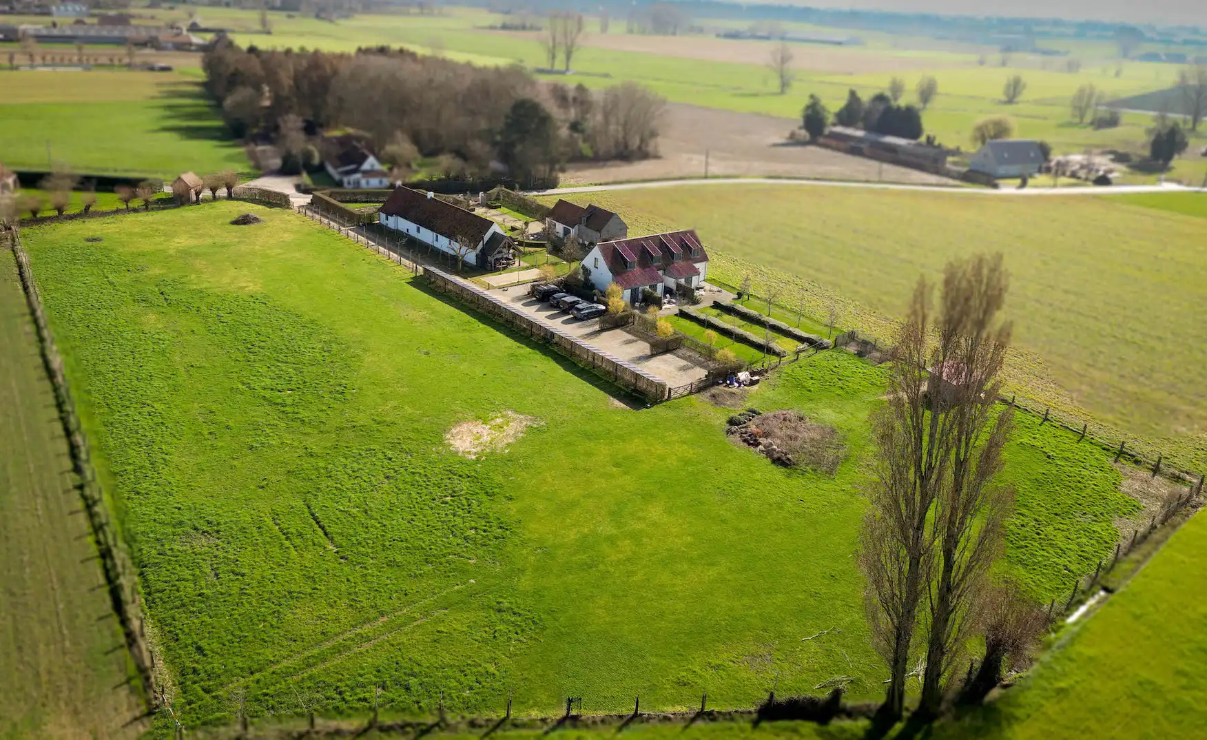 Idyllisch gelegen landgoed, voormalige hoeve, met karakterwoning, vakantieverblijf/boutique B & B met 6 vergunde kamers, parking en weide op circa 1 ha foto 15