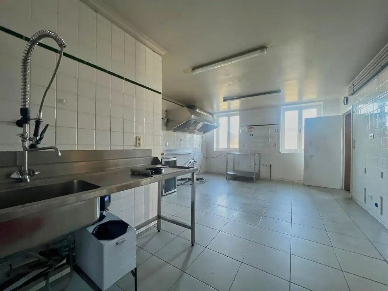 Uniek handelspand (269 m²) op toplocatie +ruime parking! foto 5