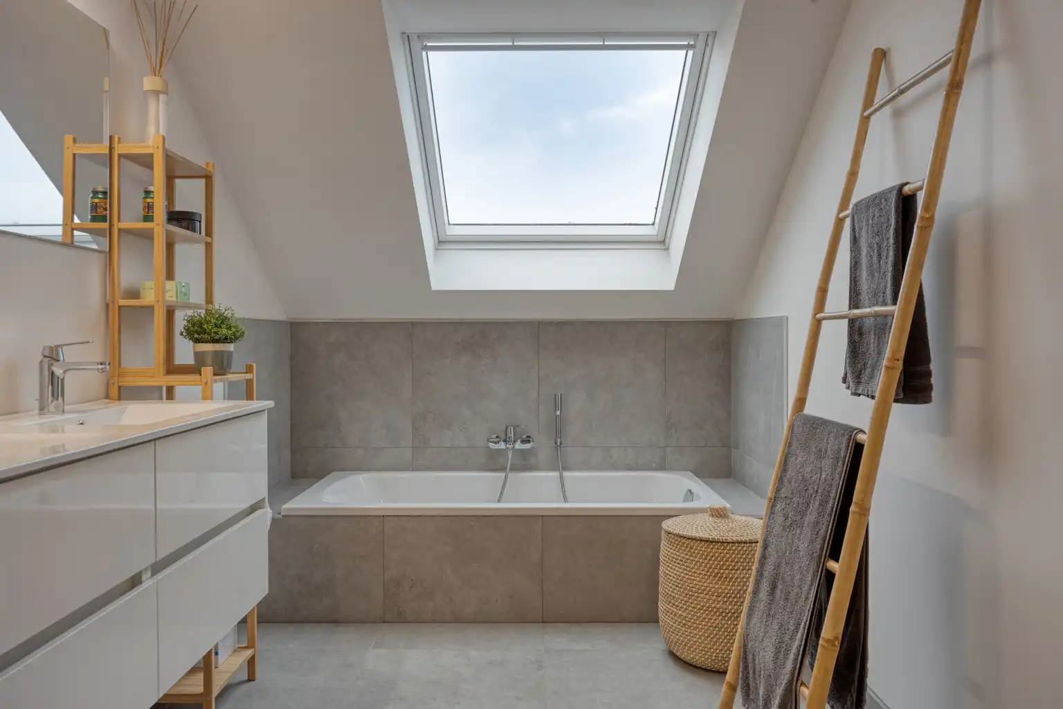 Recente instapklare woonst met tuin in Eliksem foto 21