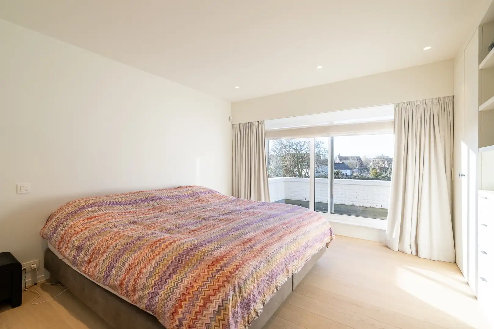 Alleenstaande villa met 4 slaapkamers in een residentiële omgeving. foto 24