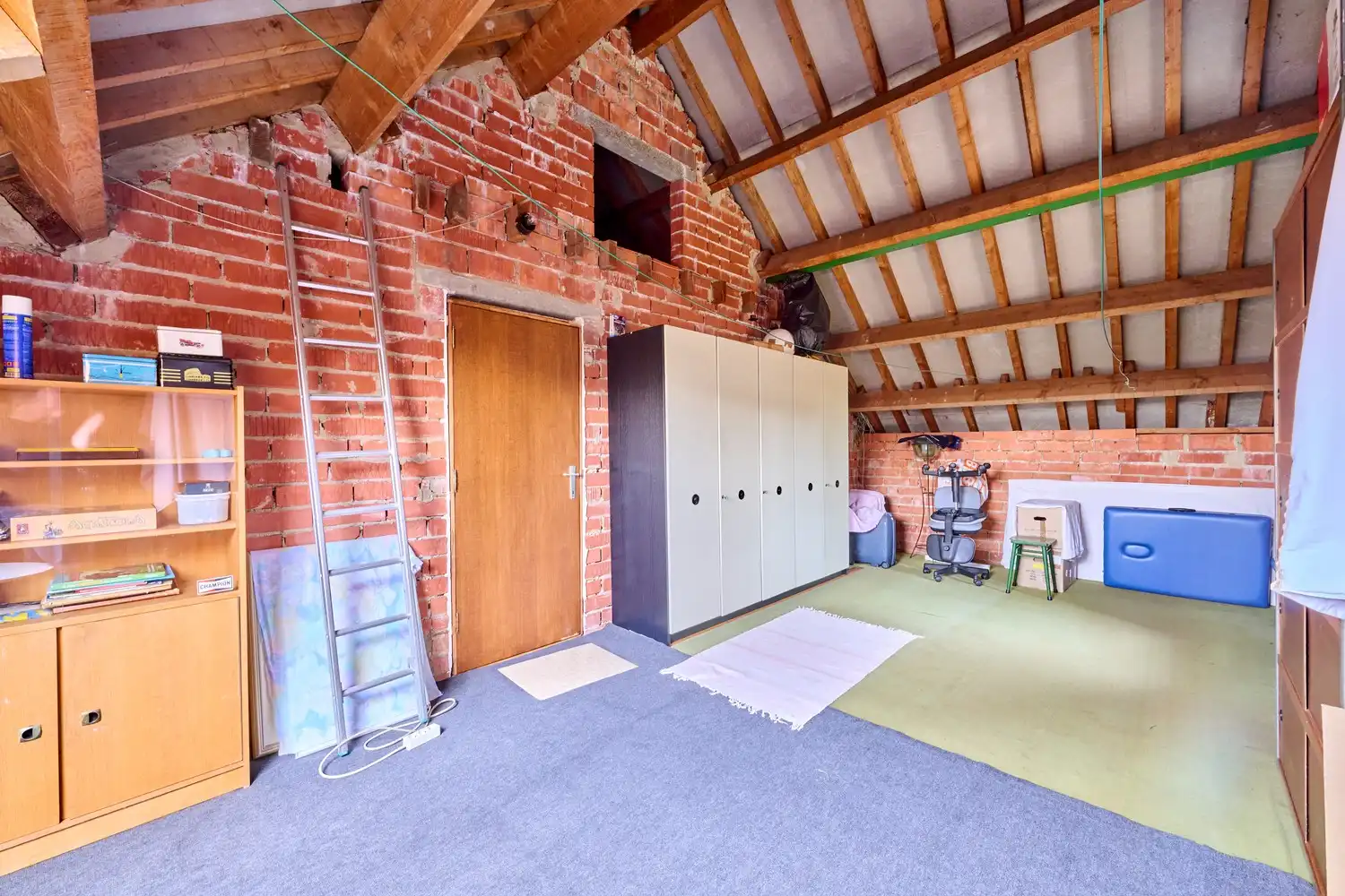 Residentieel en op een uitgestrekt perceel gelegen vernieuwde woning met 3/4 slaapkamers foto 24