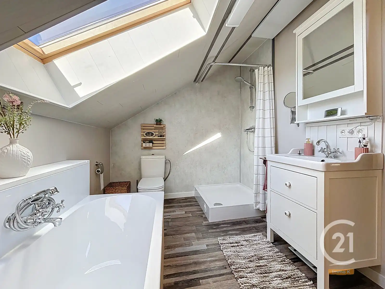 Knusse instapklare woning met ruime tuin en weide nabij E40 foto 19