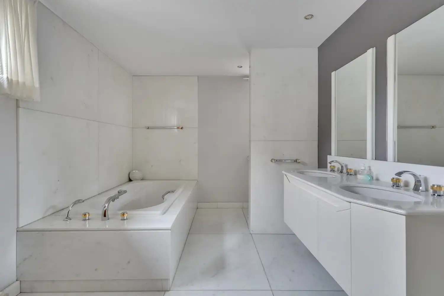 Karaktervol landhuis op 13a62ca, met polyvalente (bedrijfs)hal foto 25