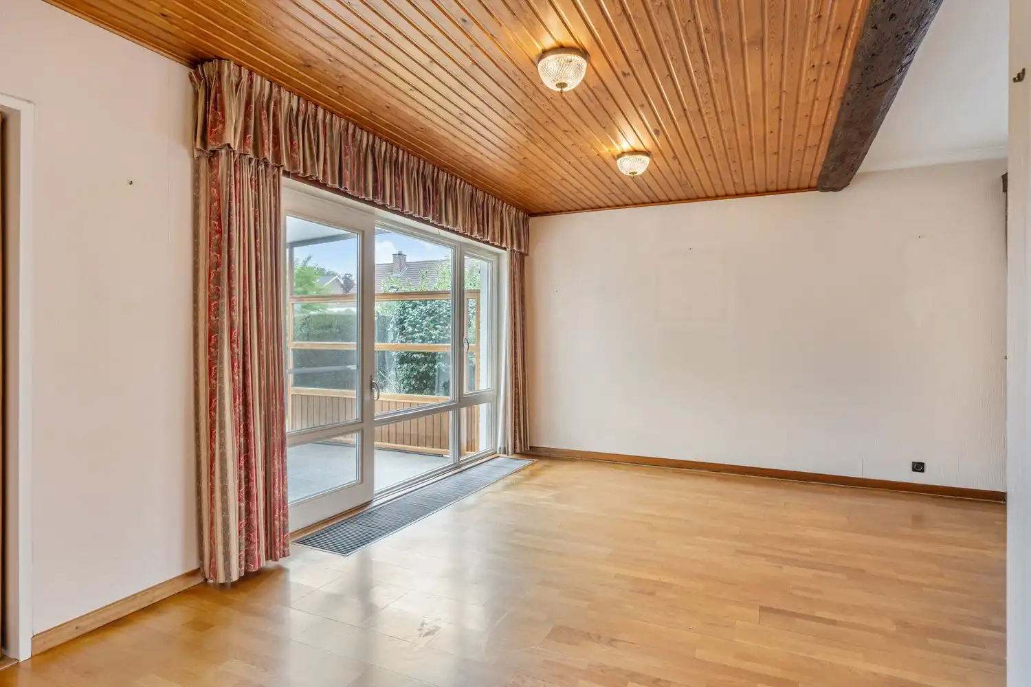 Goed gelegen woning met 4 slaapkamers, een garage en een diepe tuin in een verkeersluwe straat te Kessel-Lo! foto 11