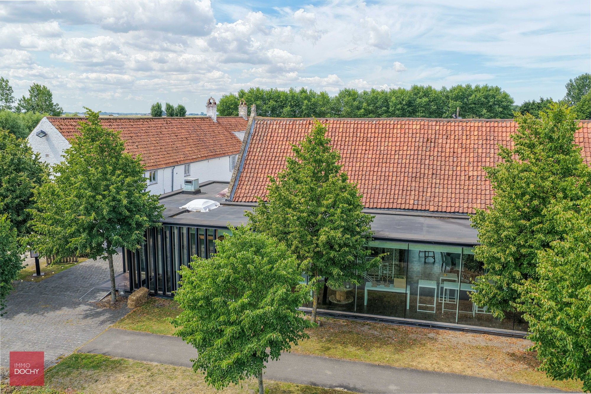Unieke hoeve met uitbatingsmogelijkheden op de grens met Frankrijk foto 4