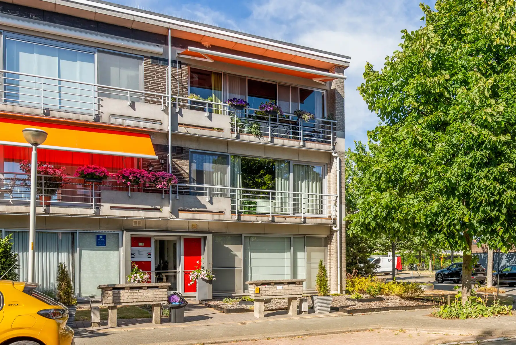 Instapklaar appartement met 3 kamers op een toplocatie! foto 5