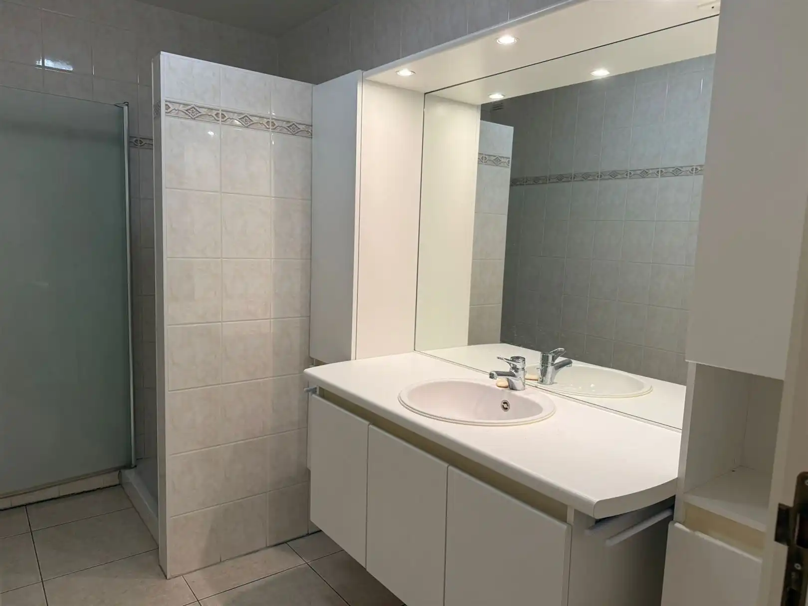 TE HUUR: Ruim appartement met 2 slaapkamers te Heusden-Zolder! foto 9