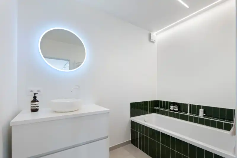 Gerenoveerd 3 slaapkamer, 2 badkamer appartement op de zeedijk in Sint-Idesbald met balkon foto 8