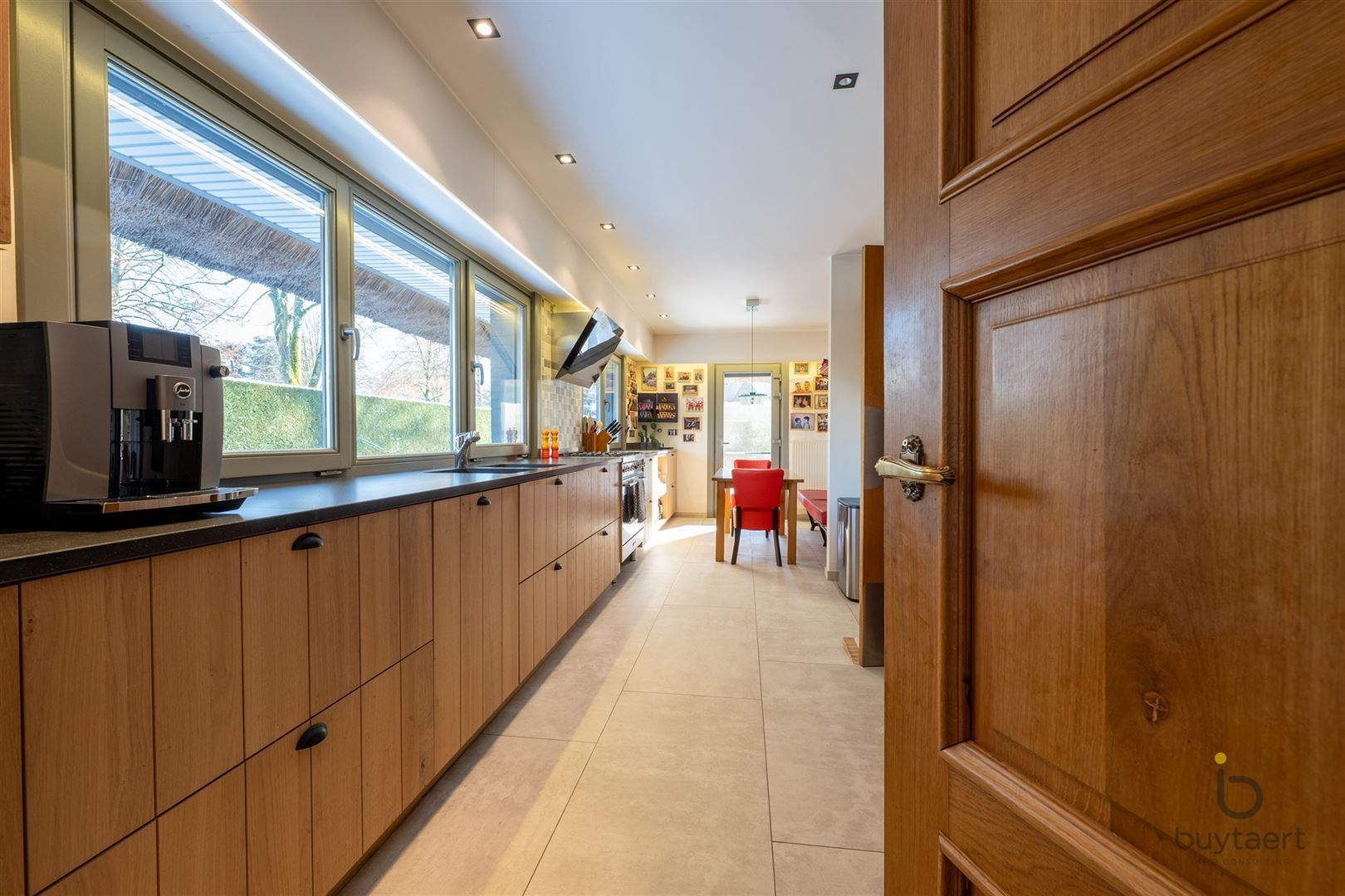 Villa met praktijk of  kangoeroewoning en Zuid - West tuin. foto 12