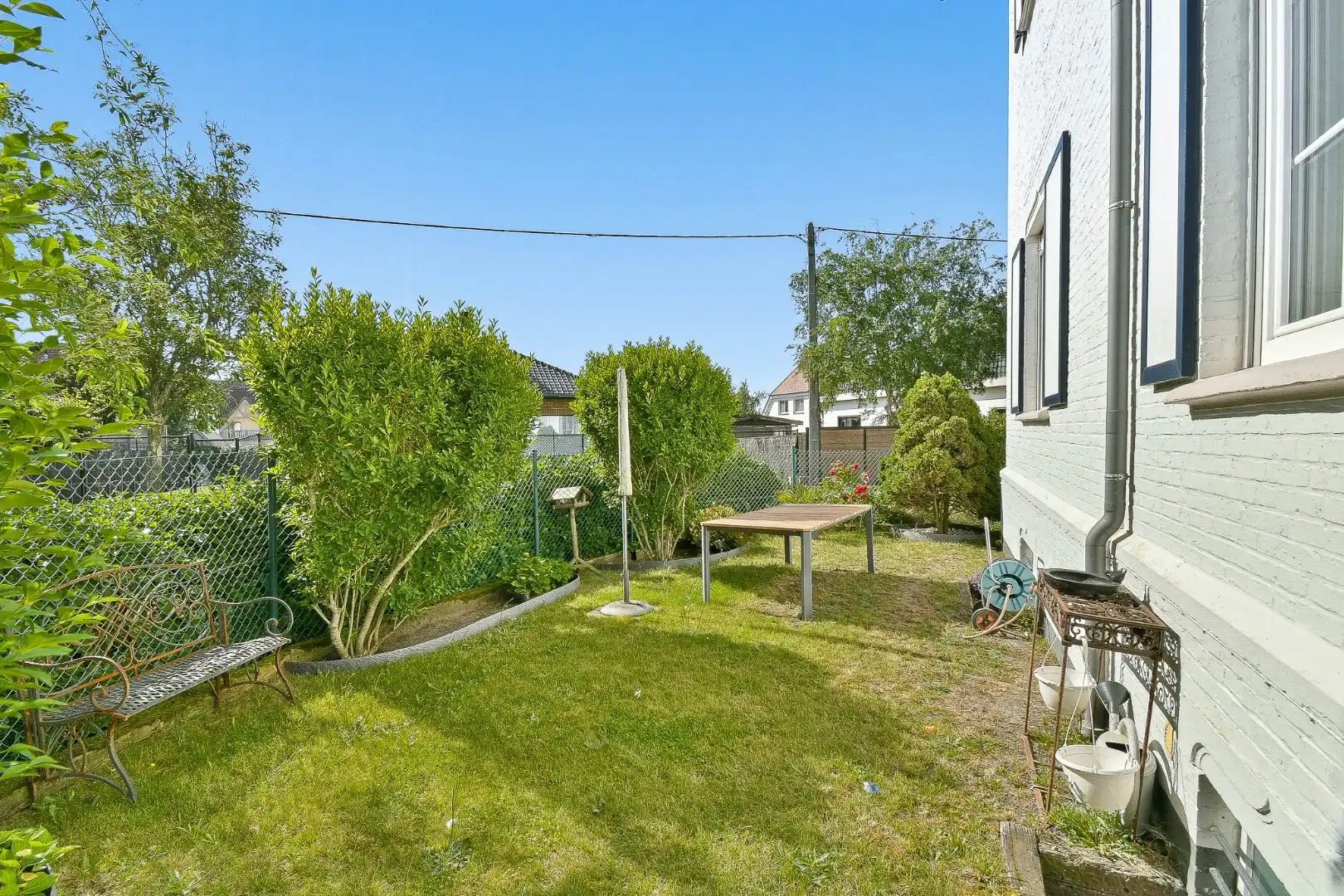 Instapklaar gelijkvloers appartement met privatieve toegang, garage, zonnige tuin en terras nabij zee foto 2