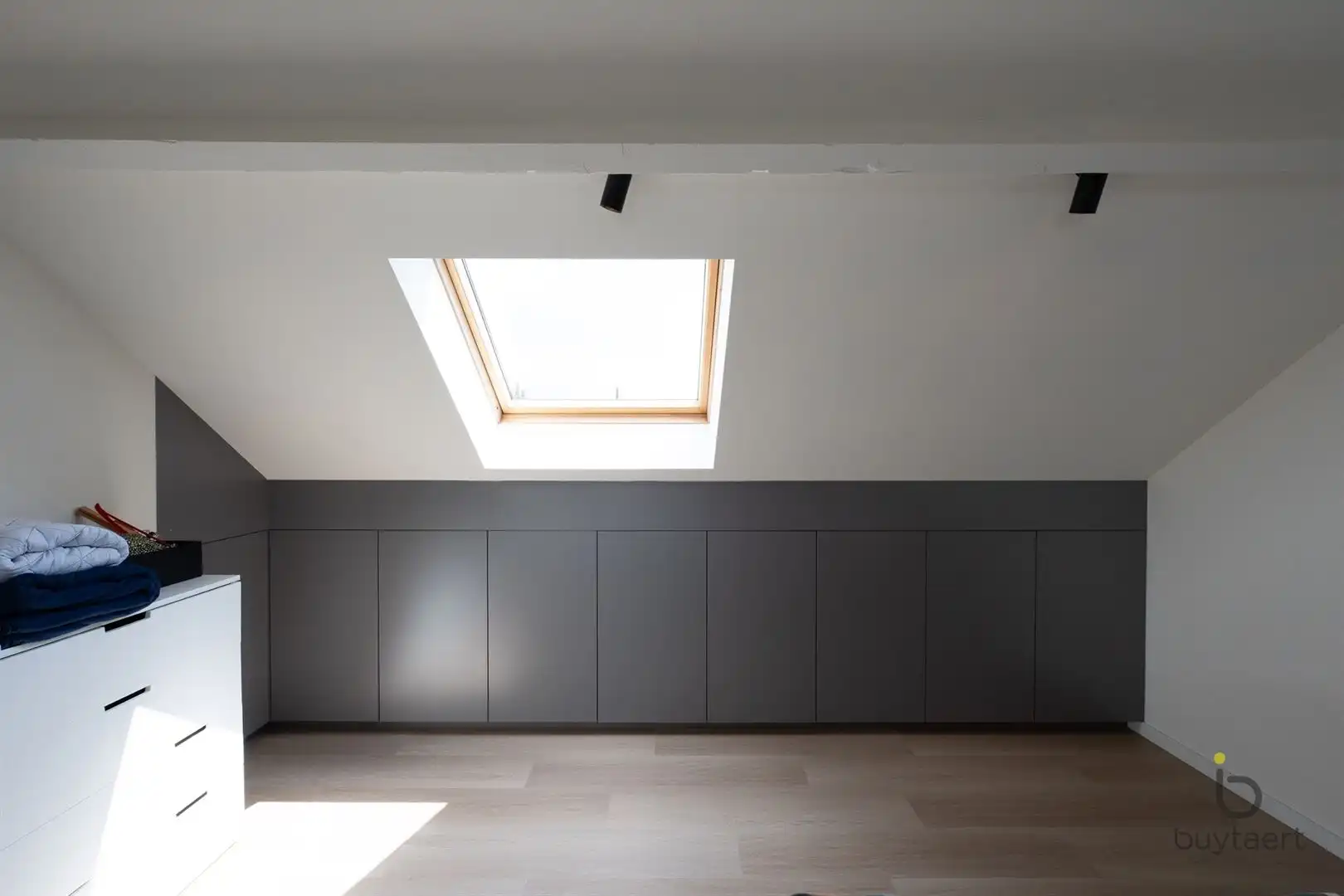 INSTAPKLARE CENTRAAL GELEGEN RIJWONING MET DRIE SLAAPKAMERS EN GEZELLIG TUINTJE! foto 29
