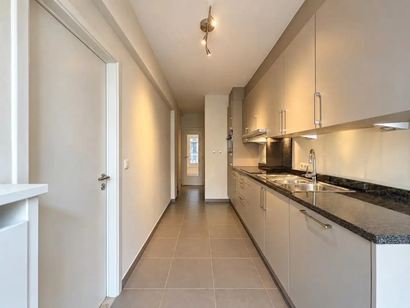 Ruim 2-slaapkamer appartement nabij Gent-Sint-Pieters foto 9