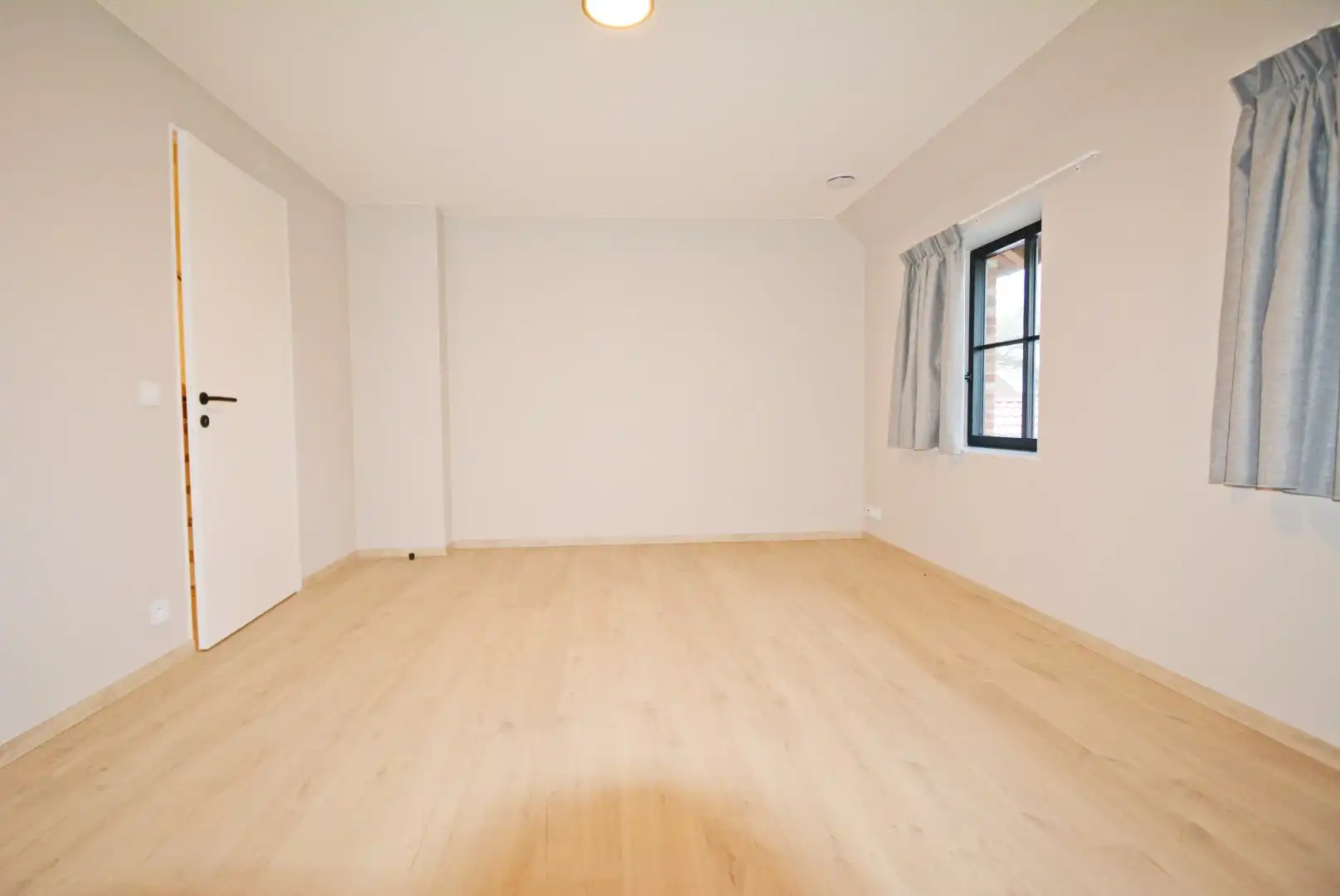 Moderne nieuwbouwwoning te huur in centrum Koolkerke. foto 14