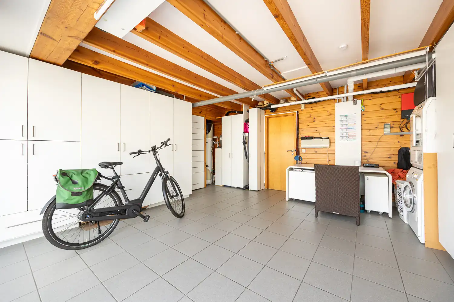 Karaktervolle villa met prachtige tuin en zwembad in doodlopende straat foto 39