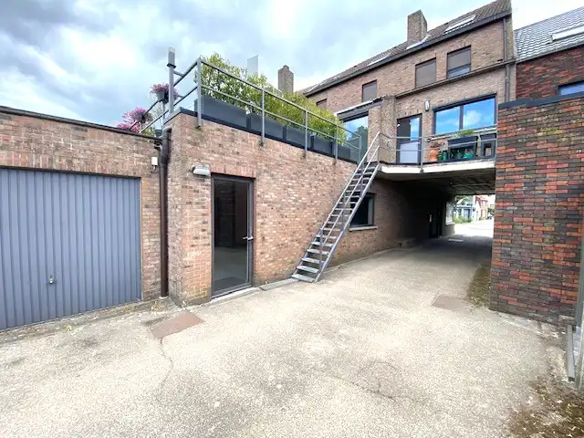 Handelsruimte  (+-160m²) met 6 autostaanplaatsen centrum Geel. foto 14