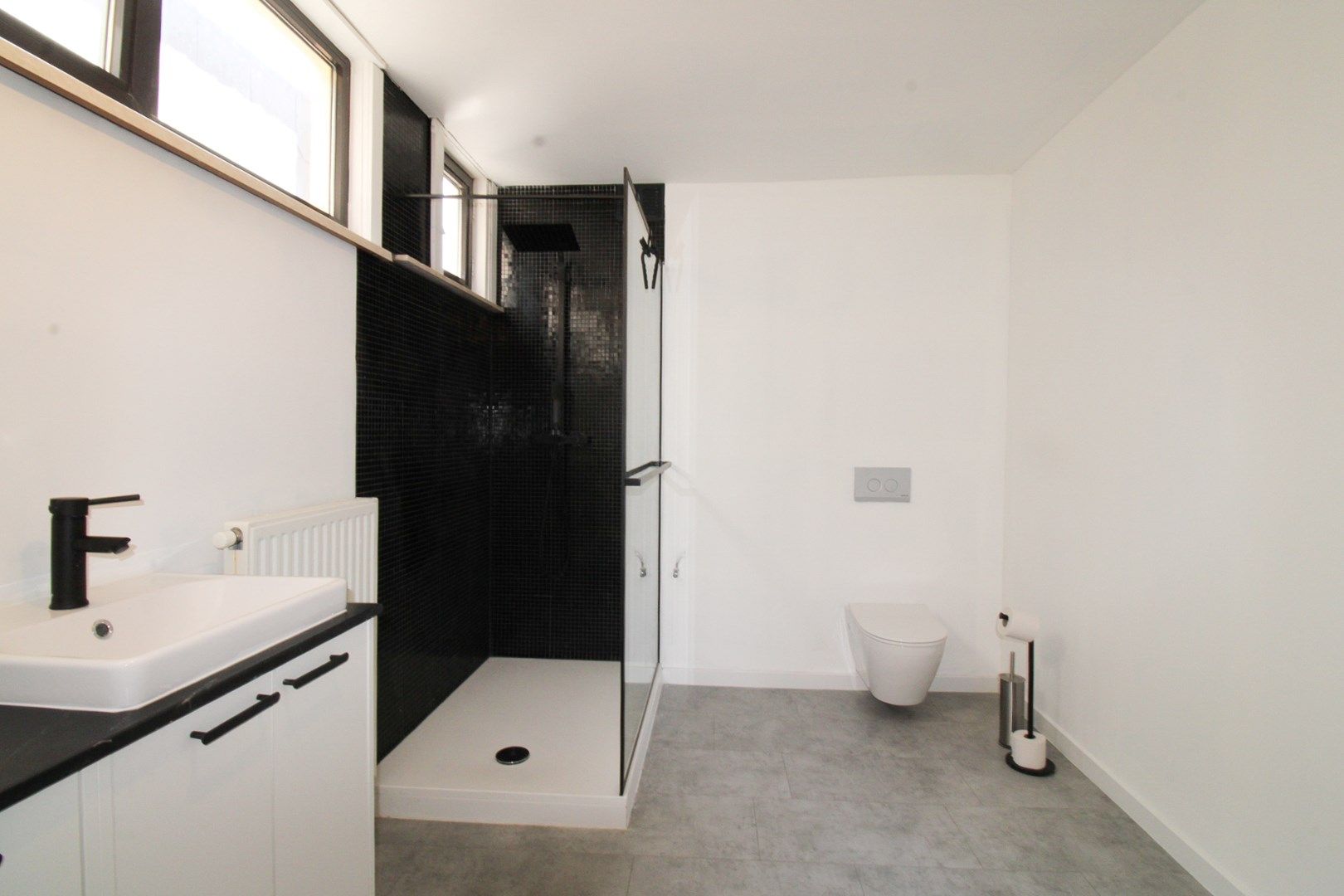 Te koop: Instapklaar en charmant appartement in hartje Hemiksem! foto 8