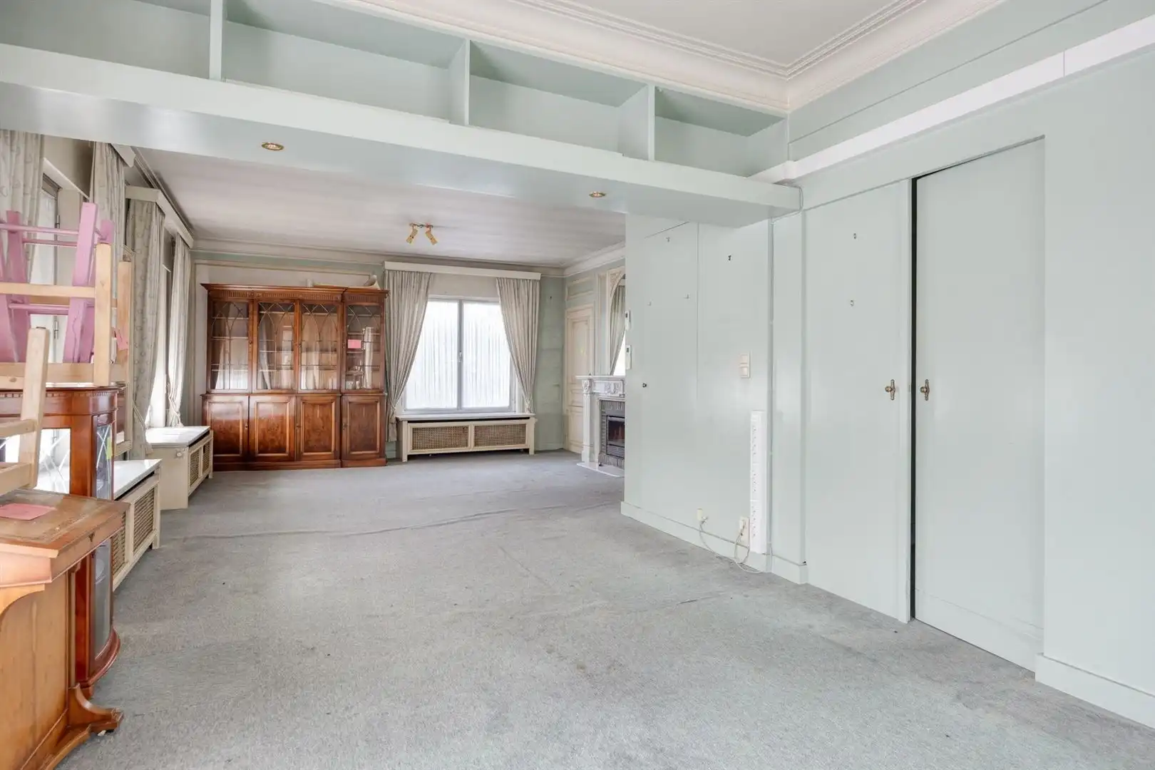 Villa met achterliggend kantoorgebouw foto 8