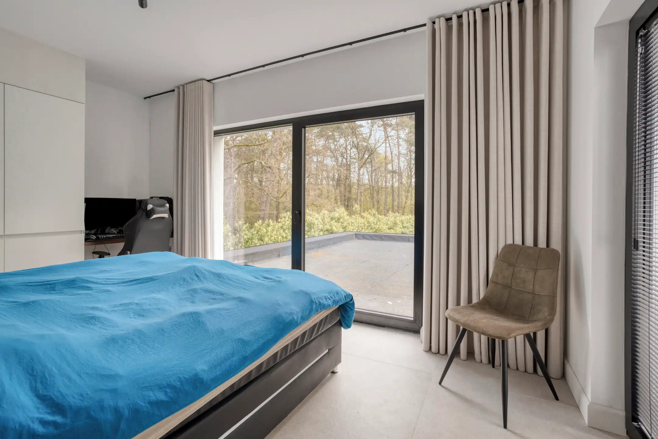 Riante villa met bijgebouw en aangrenzende bouwgrond op uniek perceel  foto 26