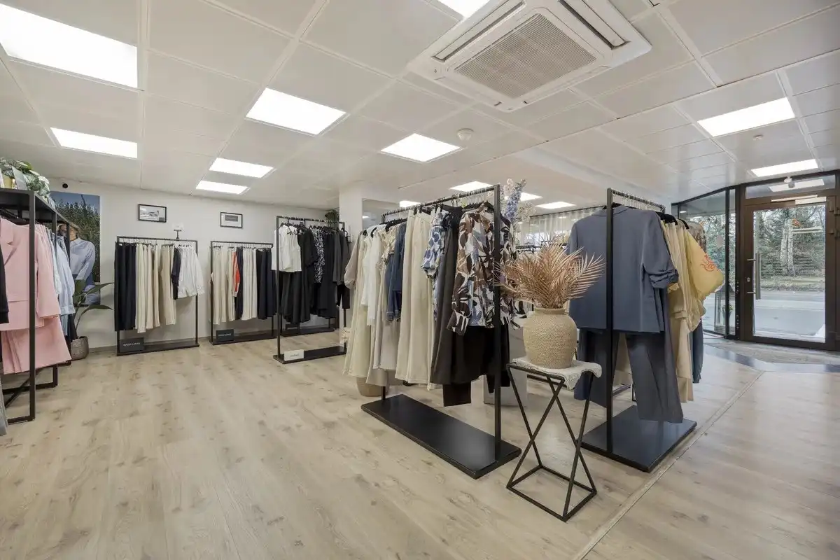 OPBRENGSTEIGENDOM BESTAANDE UIT WINKELRUIMTE EN LOODS IN DIEPENBEEK foto 6