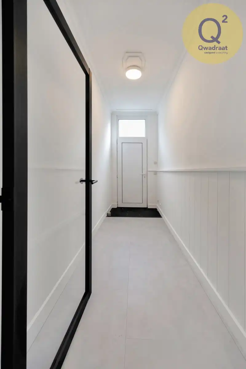 Gerenoveerde instapklare woning met grote tuin foto 4