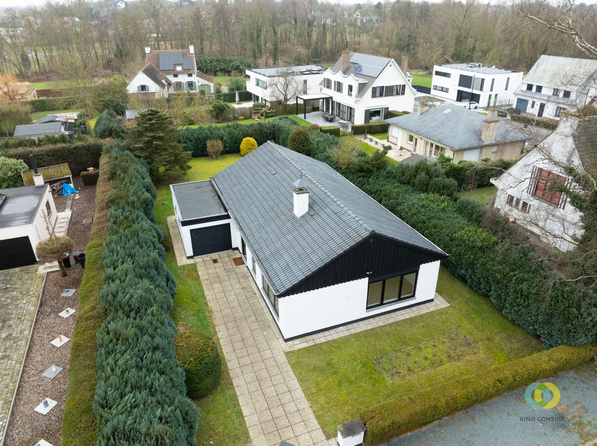 **IN OPTIE** Gerenoveerde bungalow foto {{pictureIndex}}