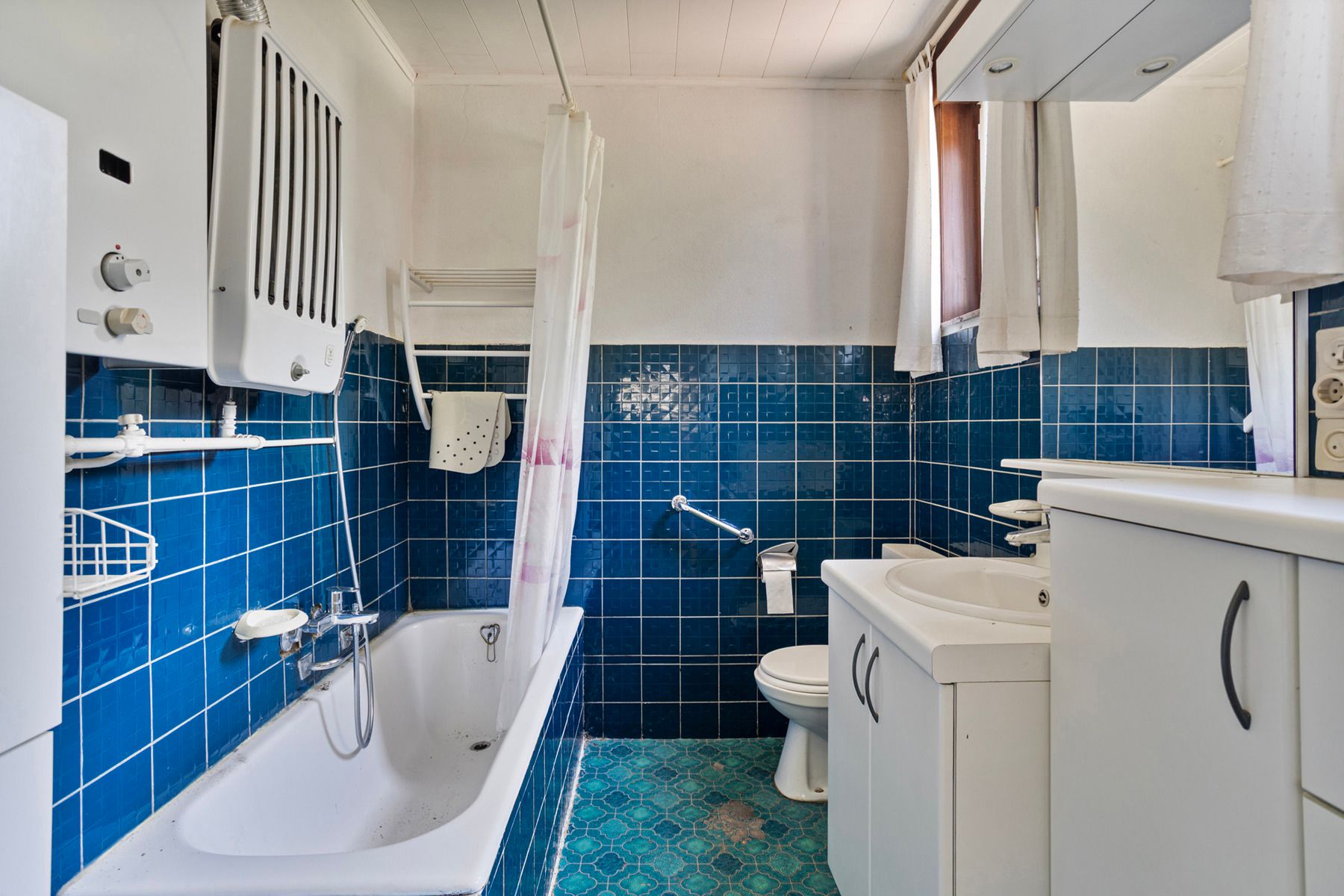 Te renoveren woning met 3 slaapkamers en tuin! foto 12