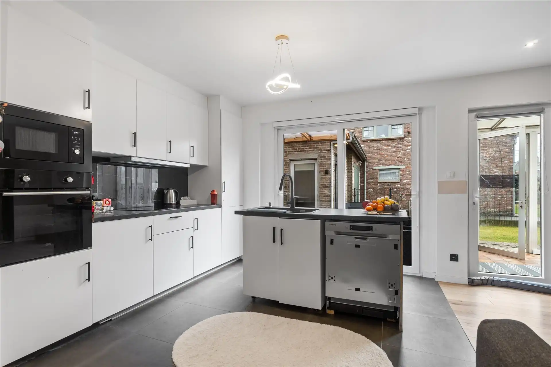 Instapklare, halfopen bebouwing, met 6 slaapkamers, op 329m² grond te Overmere.  foto 12