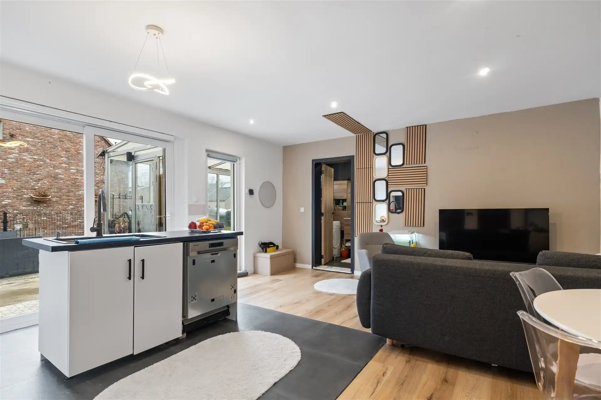 Instapklare, halfopen bebouwing, met 6 slaapkamers, op 329m² grond te Overmere.  foto 12