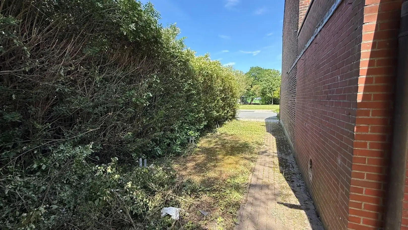 HOB met 4 slaapkamers en grote tuin foto 18